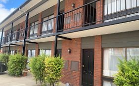 Ploughmans Motor Inn