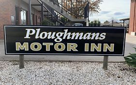 Ploughmans Motor Inn